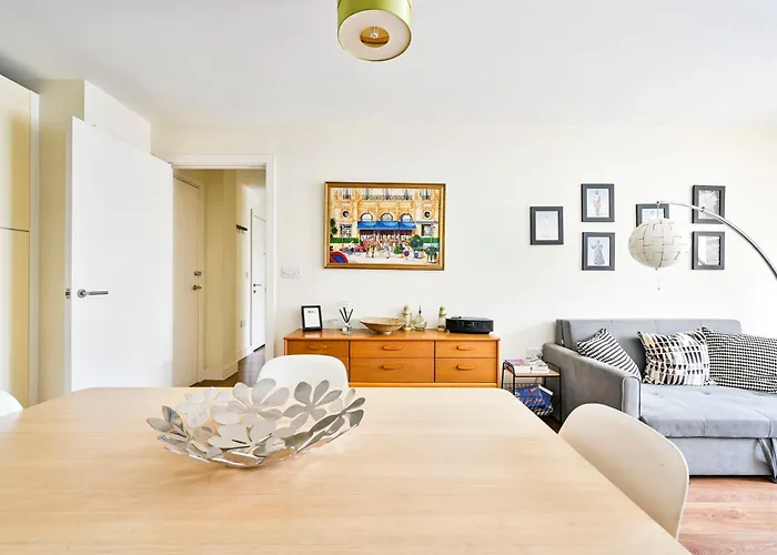 2 Bed Flat Next Old Street Tube
